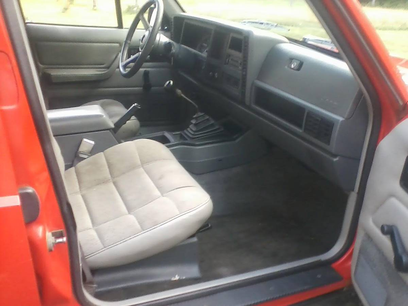 Illustration for article titled At $2,600, Could This High-Mileage 1994 Jeep Cherokee 4WD be a Good Sport?